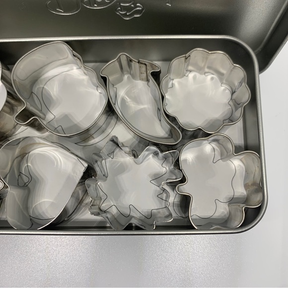 Pampered Chef Creative Cutters Set Mini Cookie Cutter Set of 8 Storage Tin 1095 - Picture 1 of 5